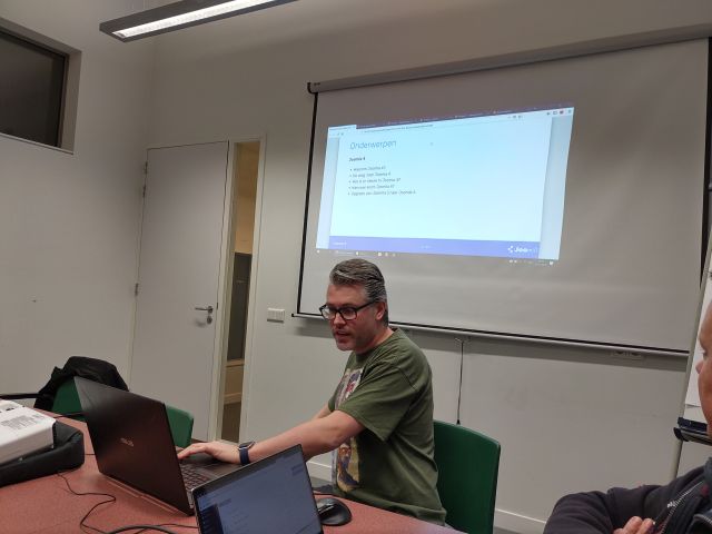 Jeroen start zijn presentatie over Joomla4